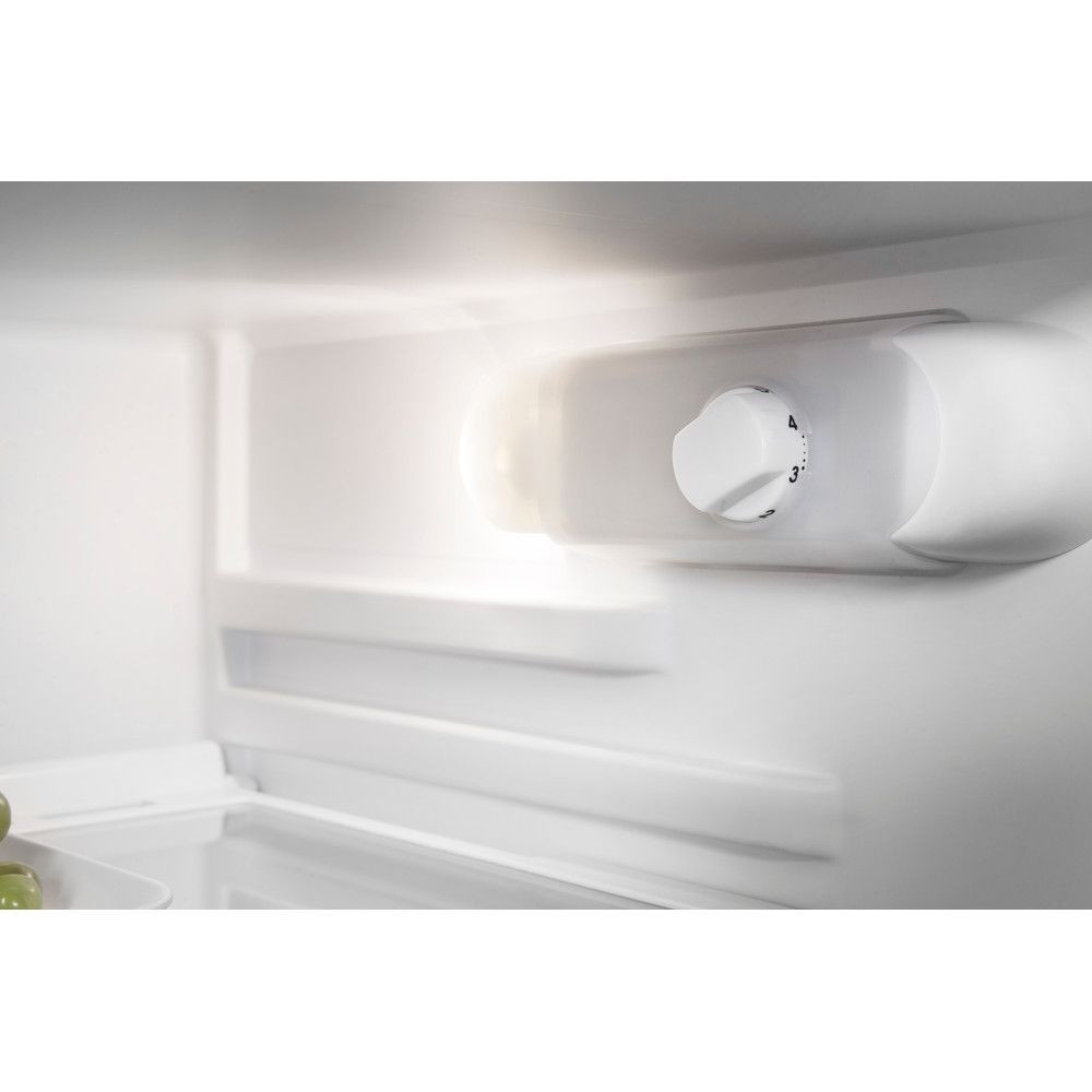 Встраиваемый холодильник Ariston Hotpoint BTSZ 1632/HA White
 Встраиваемый холодильник Ariston Hotpoint BTSZ 1632/HA White